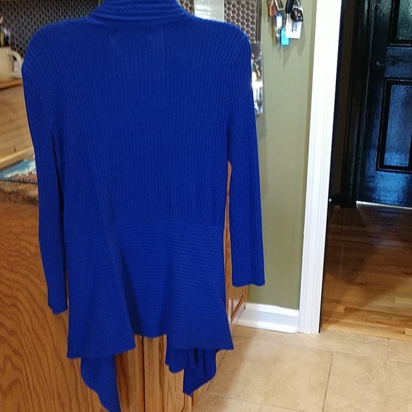 Boutique Sweater - Picture 6 of 7